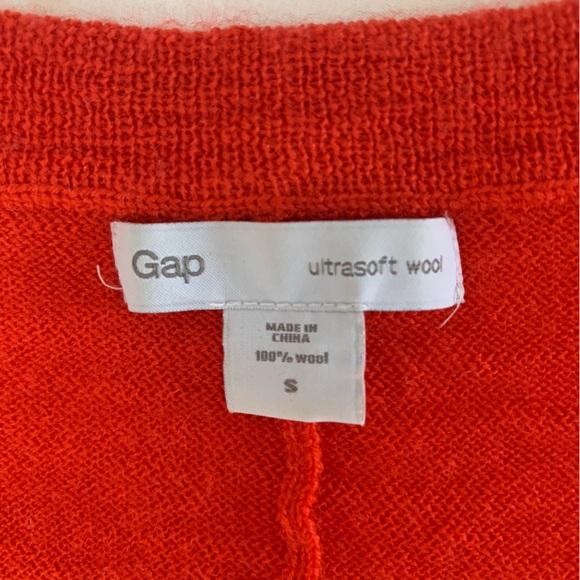 GAP Ultrasoft Wool Red Long Sleeve Women's Top - Picture 3 of 5